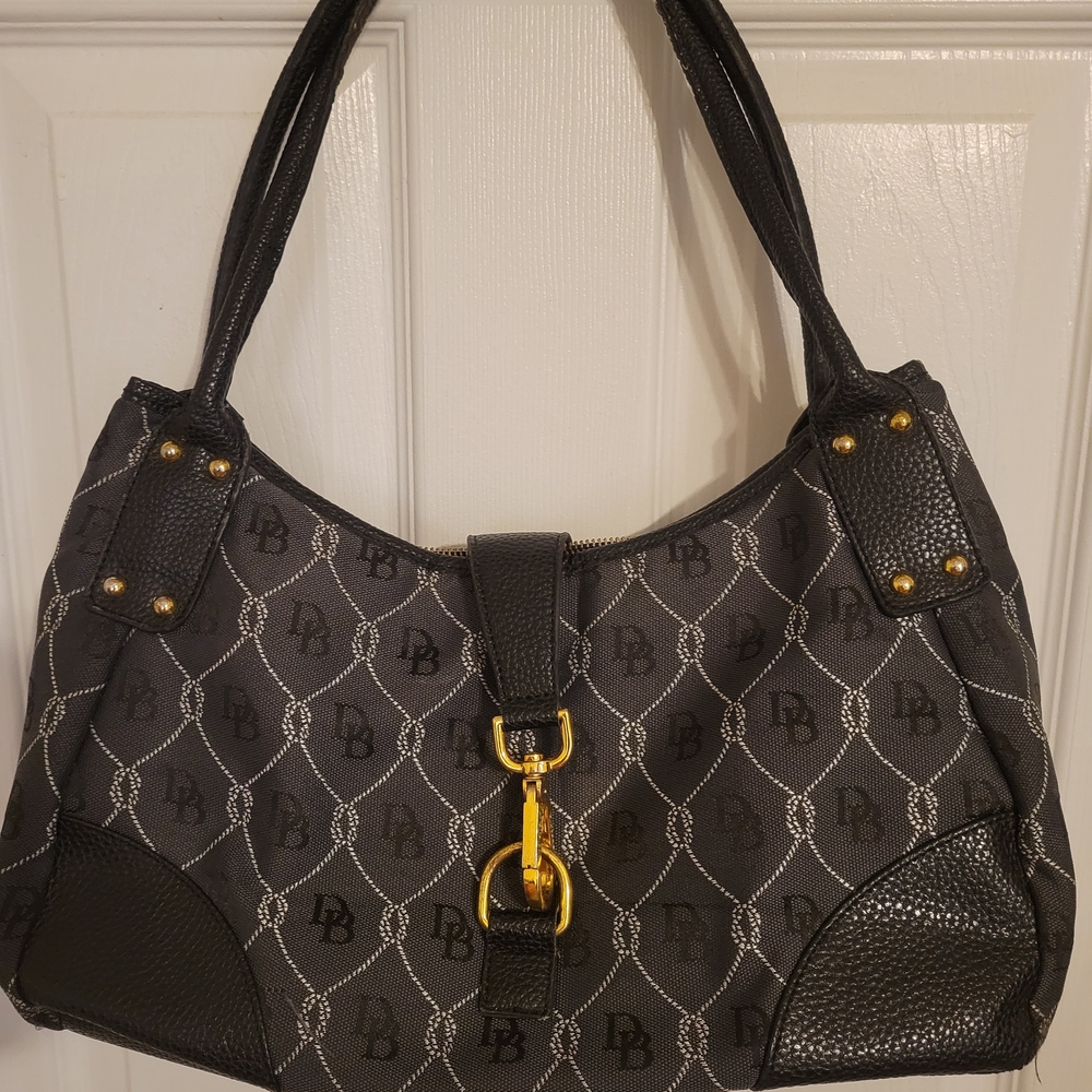 👜 Dooney & Bourke Signature Logo Handbag – Black & Gray